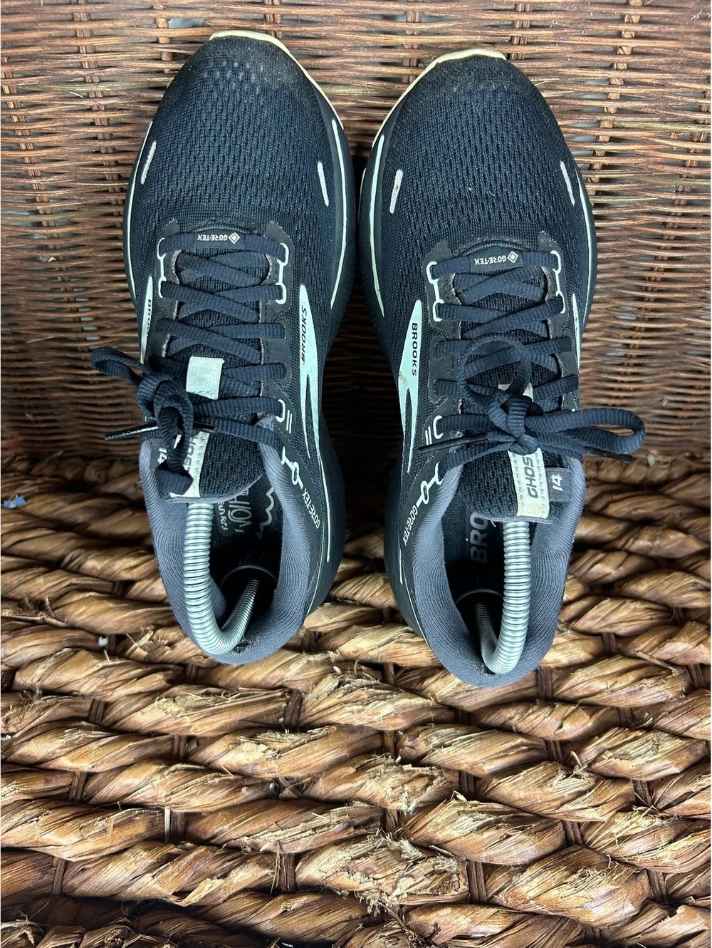 Brooks Ghost black running shoes